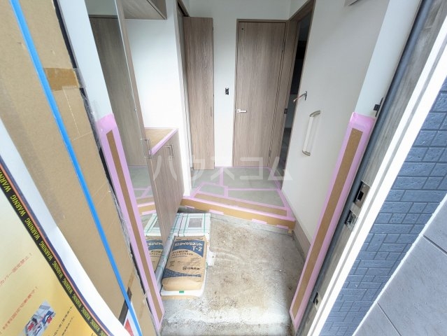 16/30 玄関