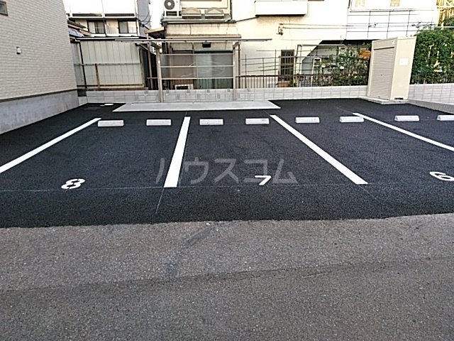 26/30 駐車場