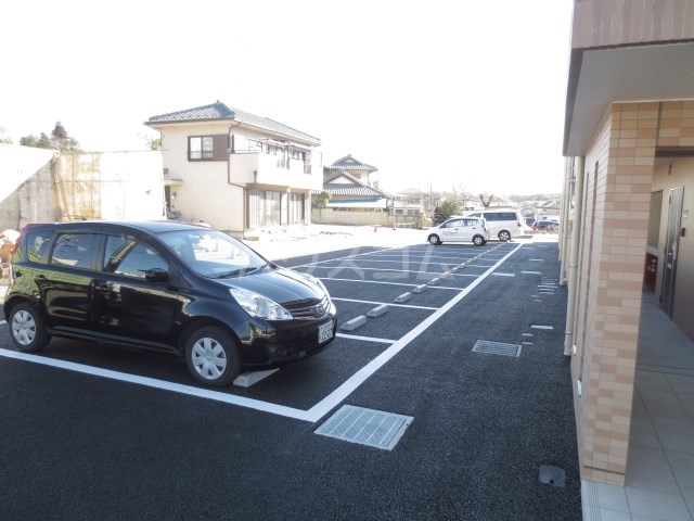 18/28 駐車場