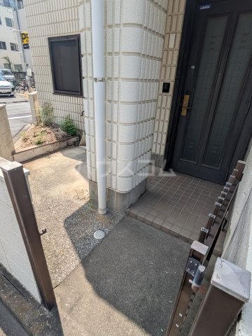 24/30 エントランス