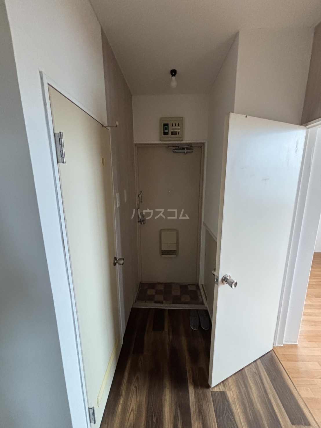13/28 玄関