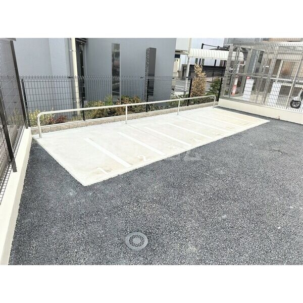 20/27 駐車場