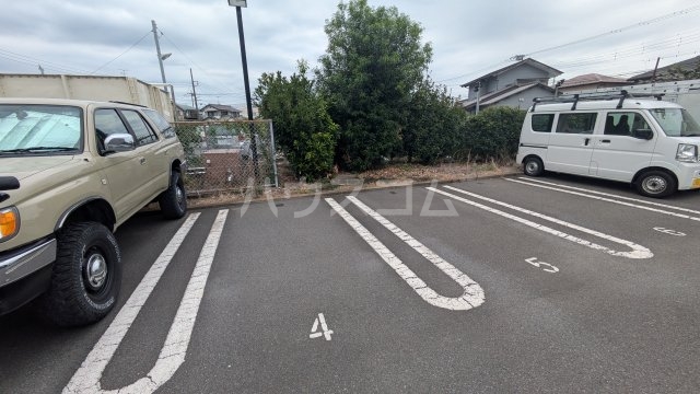 28/30 駐車場