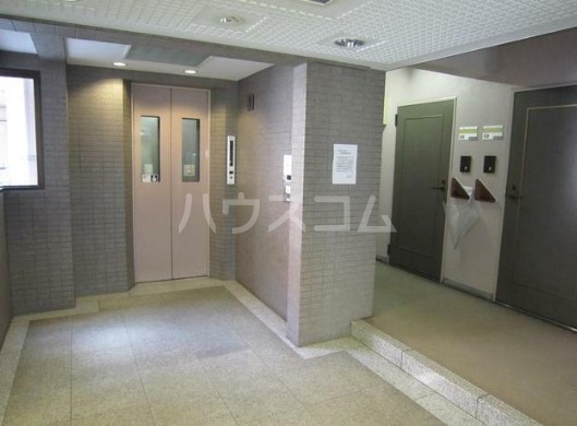 13/17 エントランス