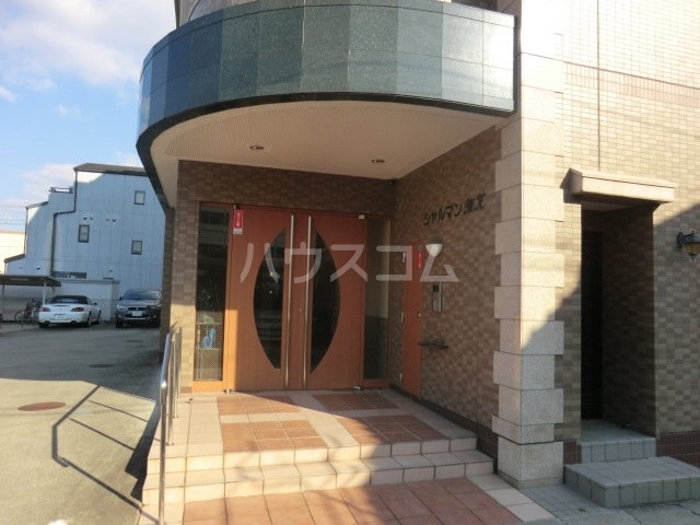 22/23 エントランス