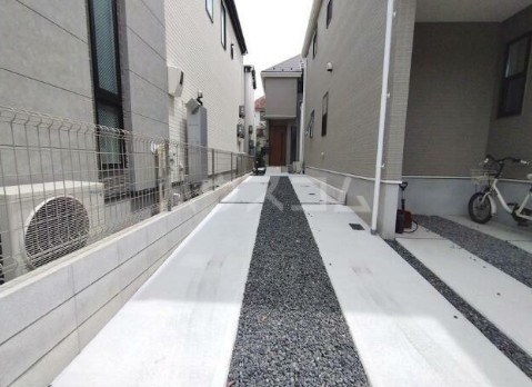 2/5 駐車場