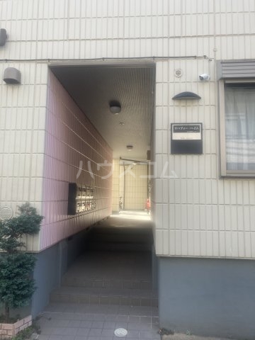24/25 エントランス