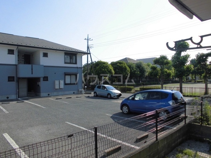 28/30 駐車場