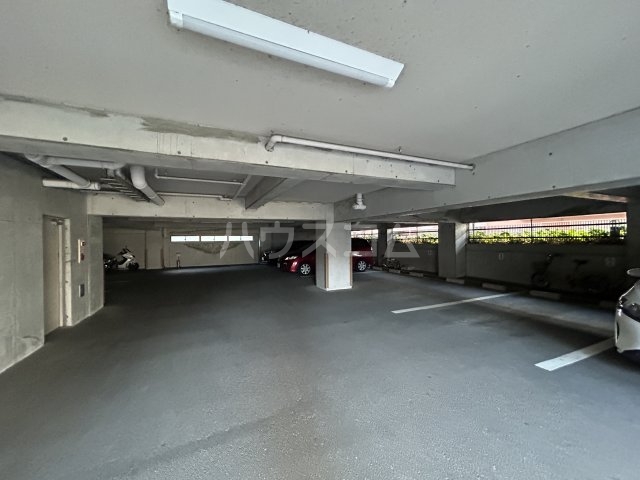23/30 駐車場