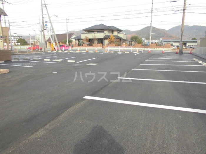 18/27 駐車場