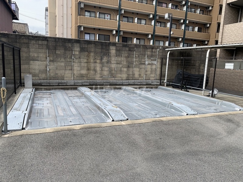 21/22 駐車場