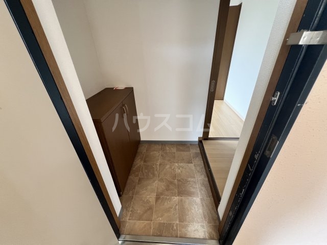 16/30 玄関