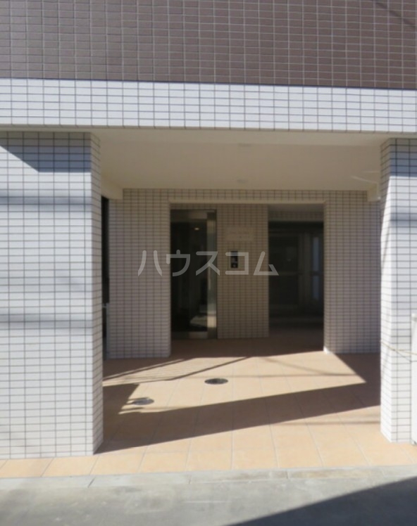 16/16 エントランス