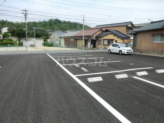 18/28 駐車場