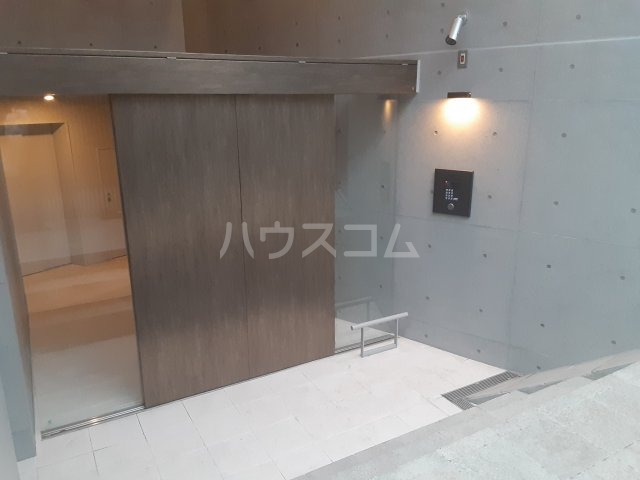 25/30 エントランス