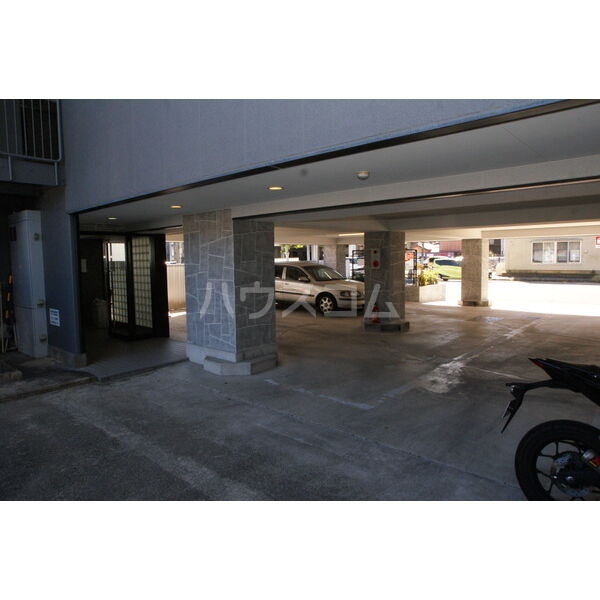 18/20 駐車場