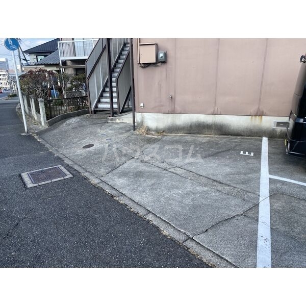 23/30 駐車場