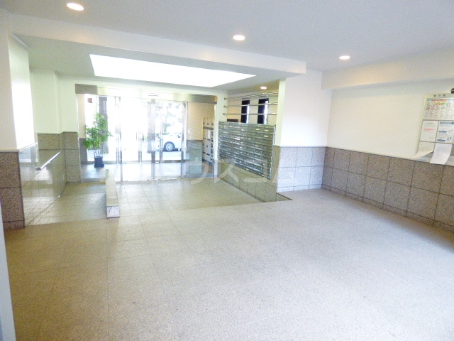 22/30 エントランス