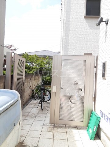 23/25 エントランス