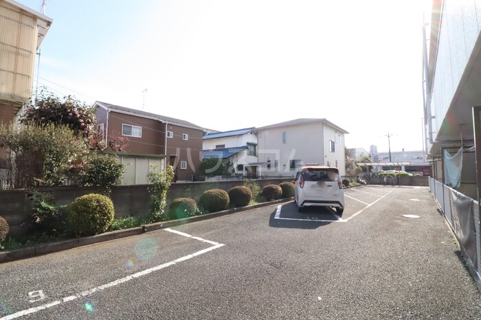 23/30 駐車場