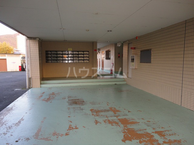 23/29 エントランス