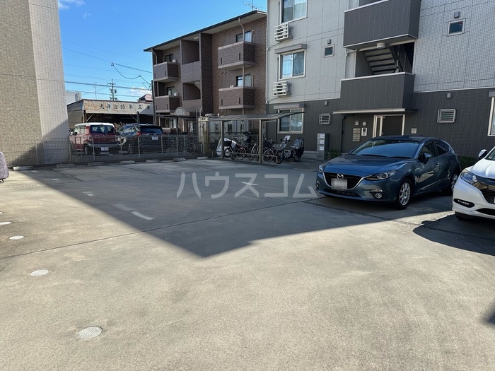 2/3 駐車場