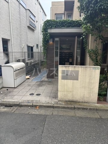 24/30 エントランス
