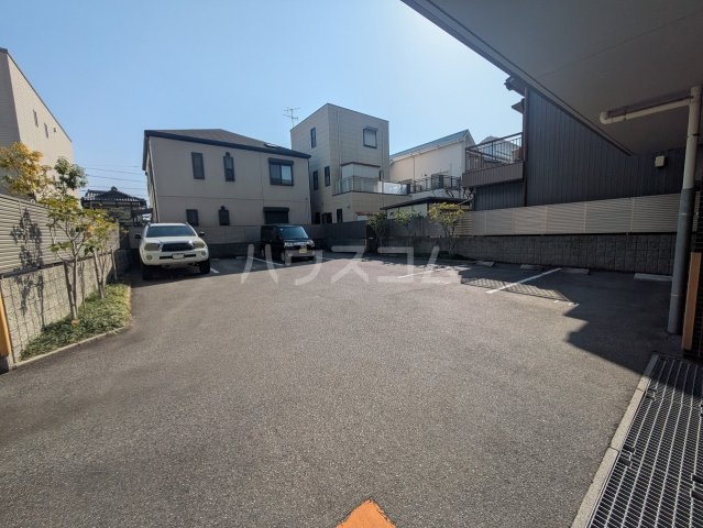 28/30 駐車場