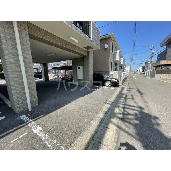 14/23 駐車場