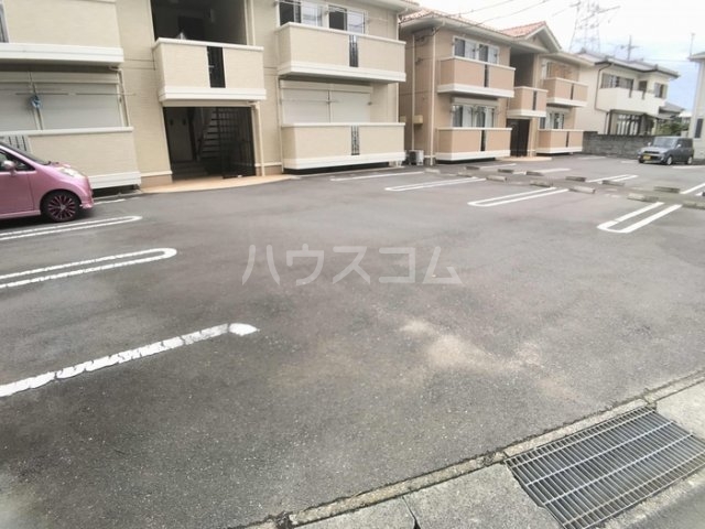 18/28 駐車場