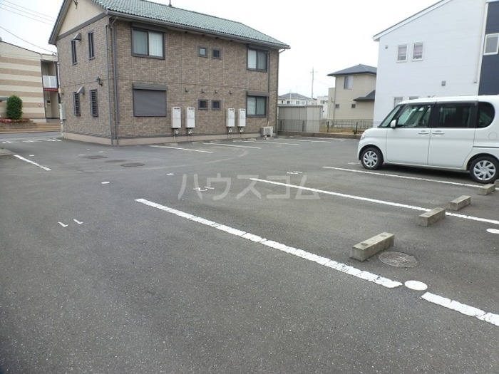 18/20 駐車場