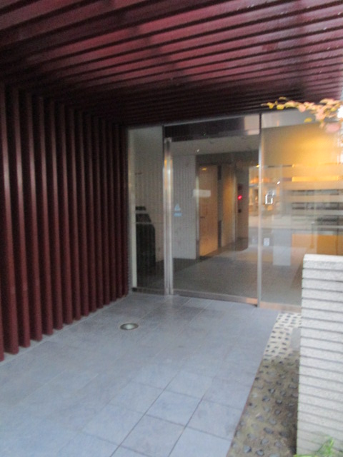 21/30 エントランス