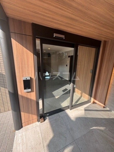 17/27 エントランス