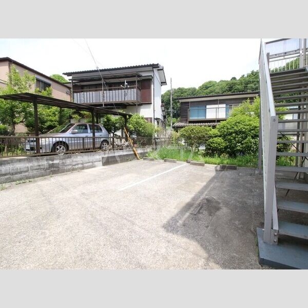 13/13 駐車場