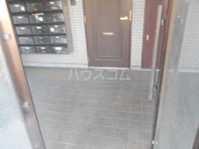 23/30 エントランス