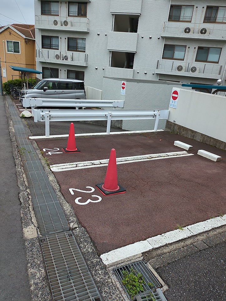 21/25 駐車場
