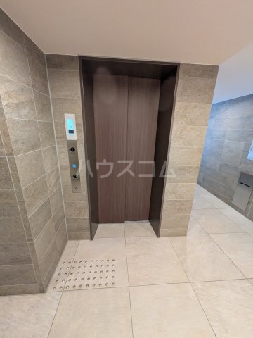 27/30 エントランス