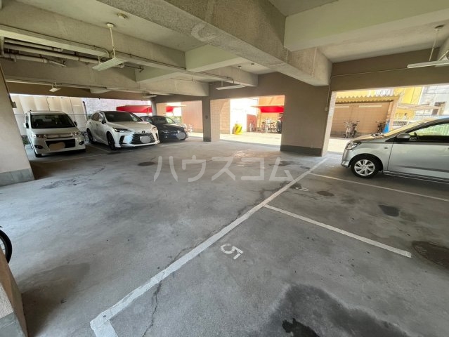28/30 駐車場