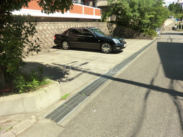 16/17 駐車場