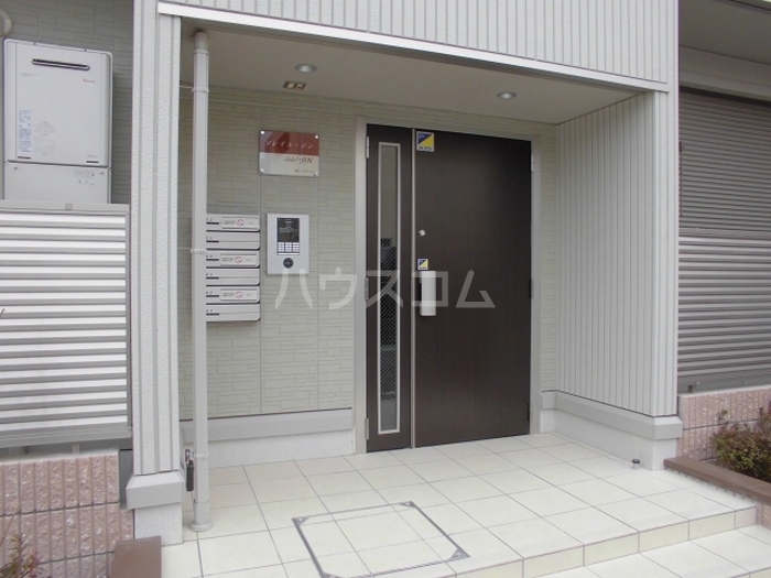 18/23 エントランス