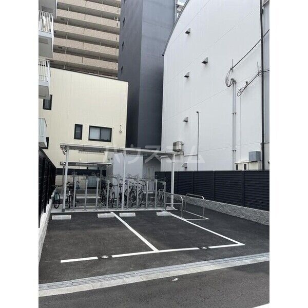 21/28 駐車場