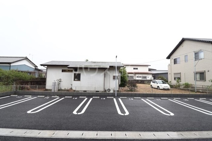 18/21 駐車場