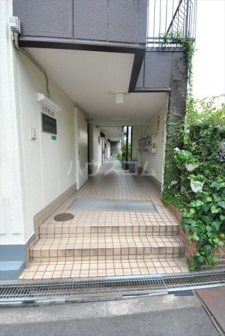 28/30 エントランス