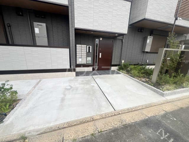 21/30 エントランス