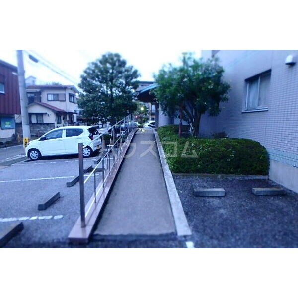 19/26 駐車場