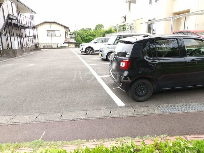 23/30 駐車場