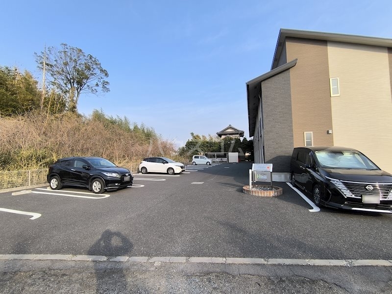 2/3 駐車場