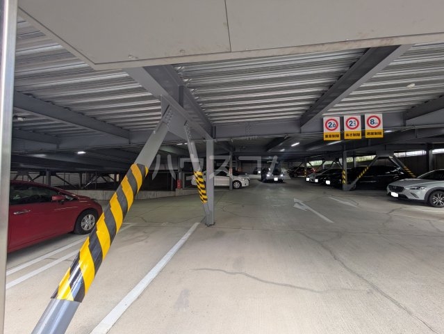 28/30 駐車場