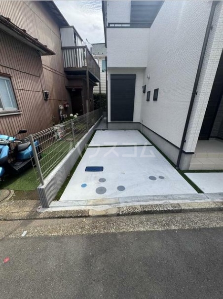 23/28 駐車場