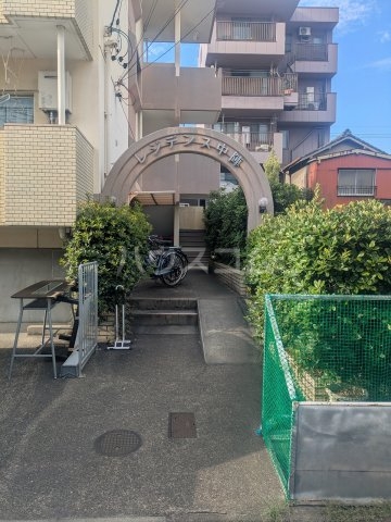 2/5 エントランス